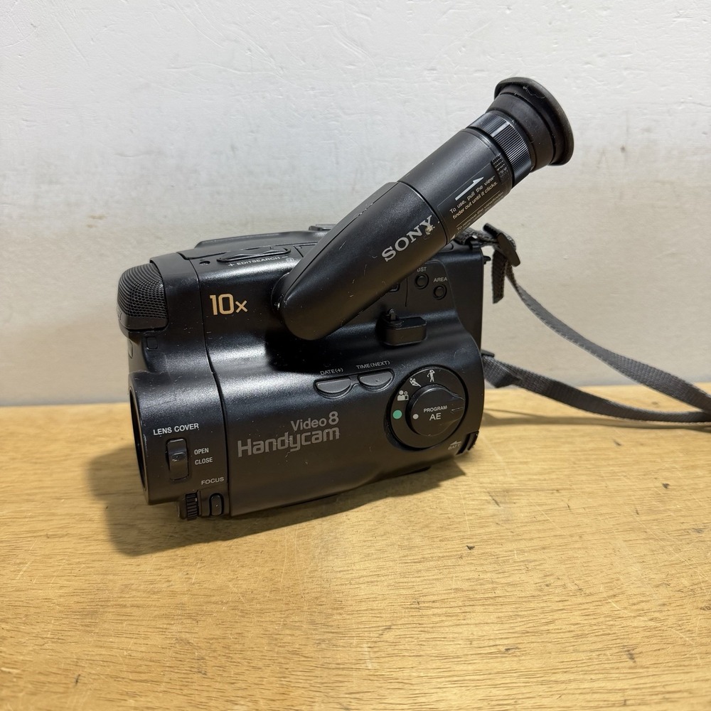 Sony CCD-TR21 Video8 Handycam Camcorder 10x Zoom Video Camera Y2K Black